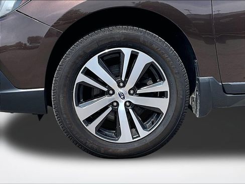 Used 2019 Subaru Outback 2.5i Limited w/ Popular Package #2 AWD/4WD image 10