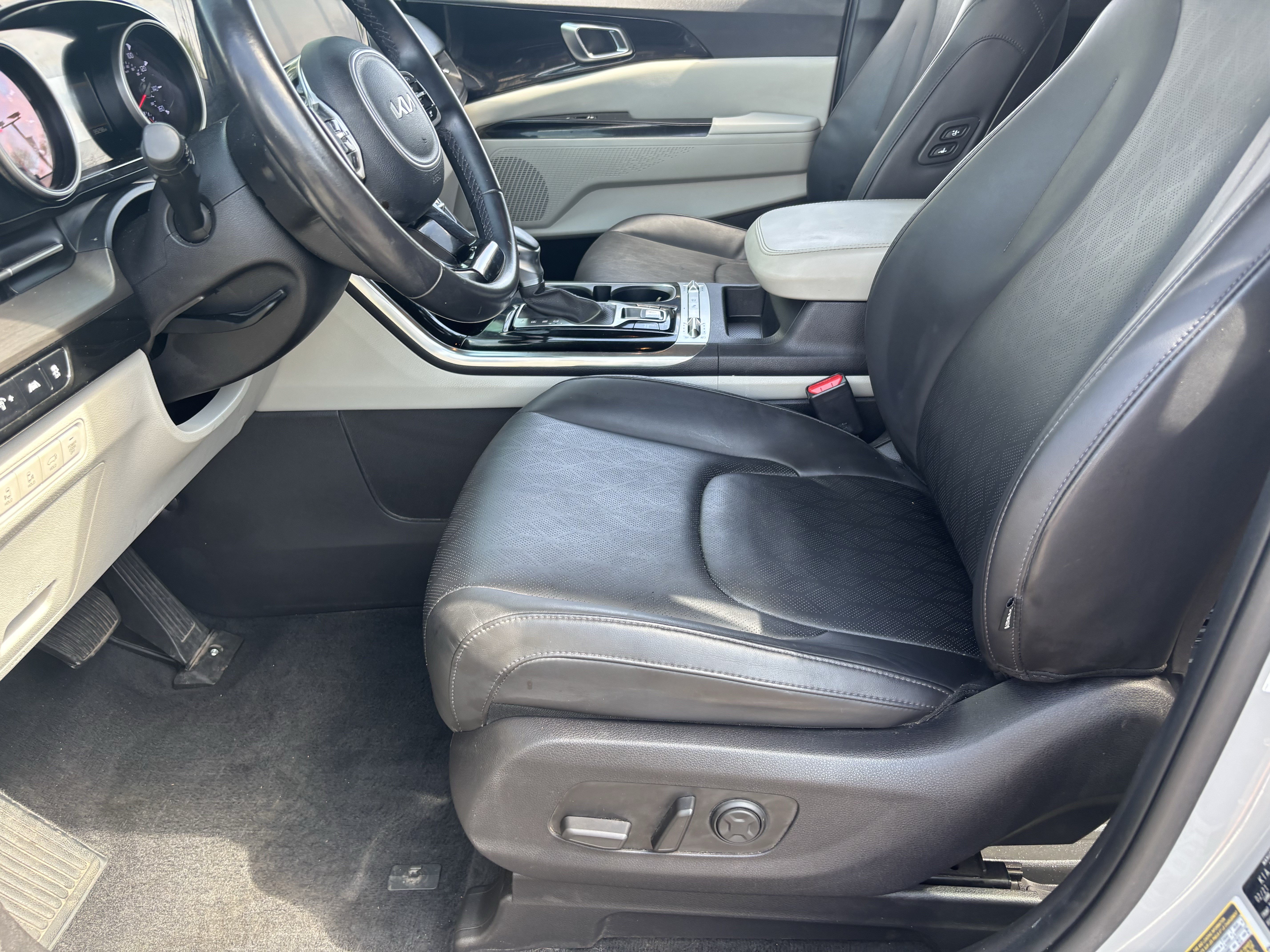 Used 2022 Kia Carnival SX FWD image 20