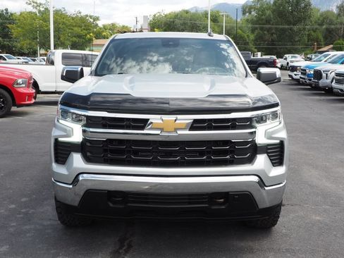 Used 2022 Chevrolet Silverado 1500 LT AWD/4WD image 2