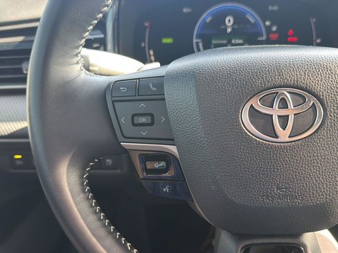 Used 2025 Toyota Camry SE w/ Convenience Package FWD image 25
