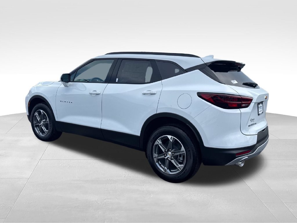 New 2026 Chevrolet Blazer LT w/ Convenience Package AWD/4WD image 3