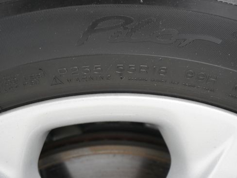 Used 2018 Ford Taurus SE image 24