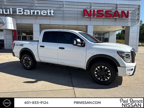 Used 2023 Nissan Titan PRO-4X w/ Pro-4x Convenience Package AWD/4WD image 5