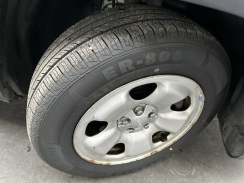 Used 2015 Jeep Cherokee Sport image 10