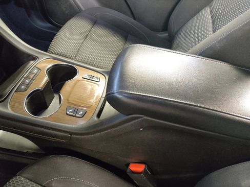 Used 2021 GMC Acadia SLE w/ Driver Convenience Package FWD image 26