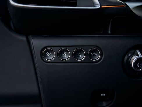 Used 2025 McLaren Artura Spider image 43