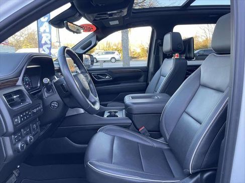 Used 2023 Chevrolet Suburban Premier w/ Advanced Technology Package image 13