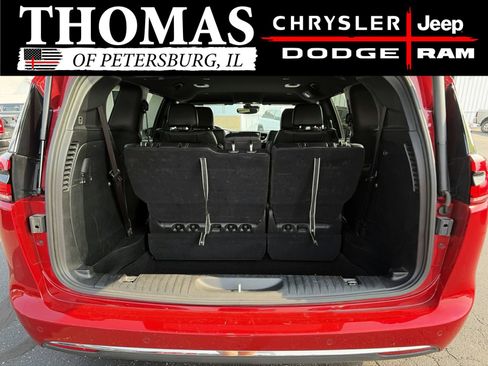Used 2025 Chrysler Pacifica Select FWD image 7