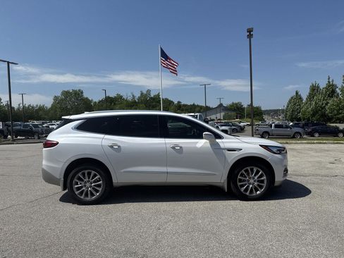 Used 2020 Buick Enclave Essence w/ Sound and Sites Package image 8
