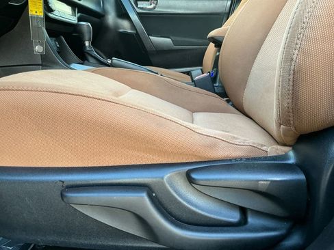 Used 2015 Toyota Corolla L image 22