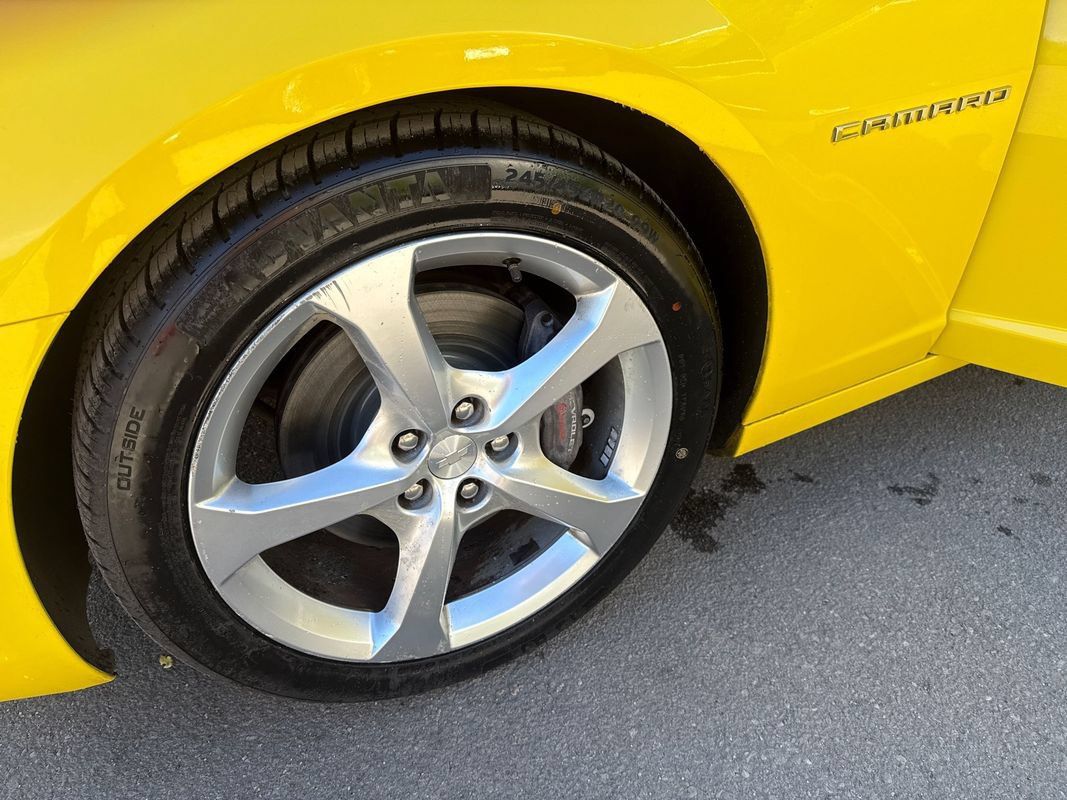 Used 2015 Chevrolet Camaro SS RWD image 12