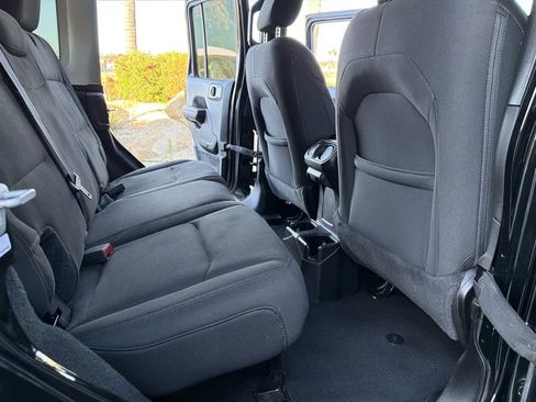Used 2022 Jeep Wrangler Unlimited Sport AWD/4WD image 33