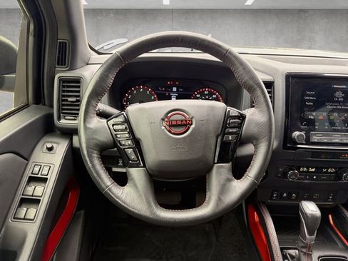 Used 2022 Nissan Frontier PRO-4X image 21