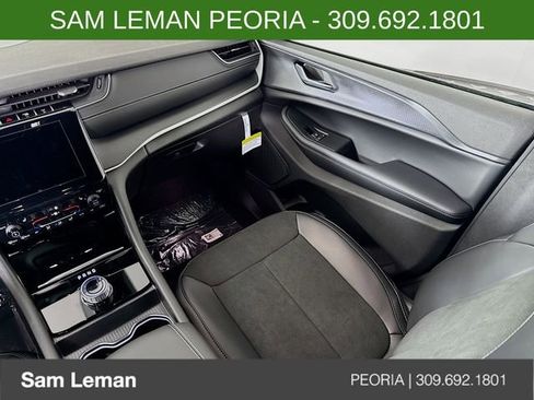 New 2025 Jeep Grand Cherokee L Altitude image 23