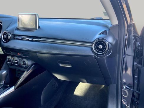 Used 2017 Toyota Yaris iA FWD image 16
