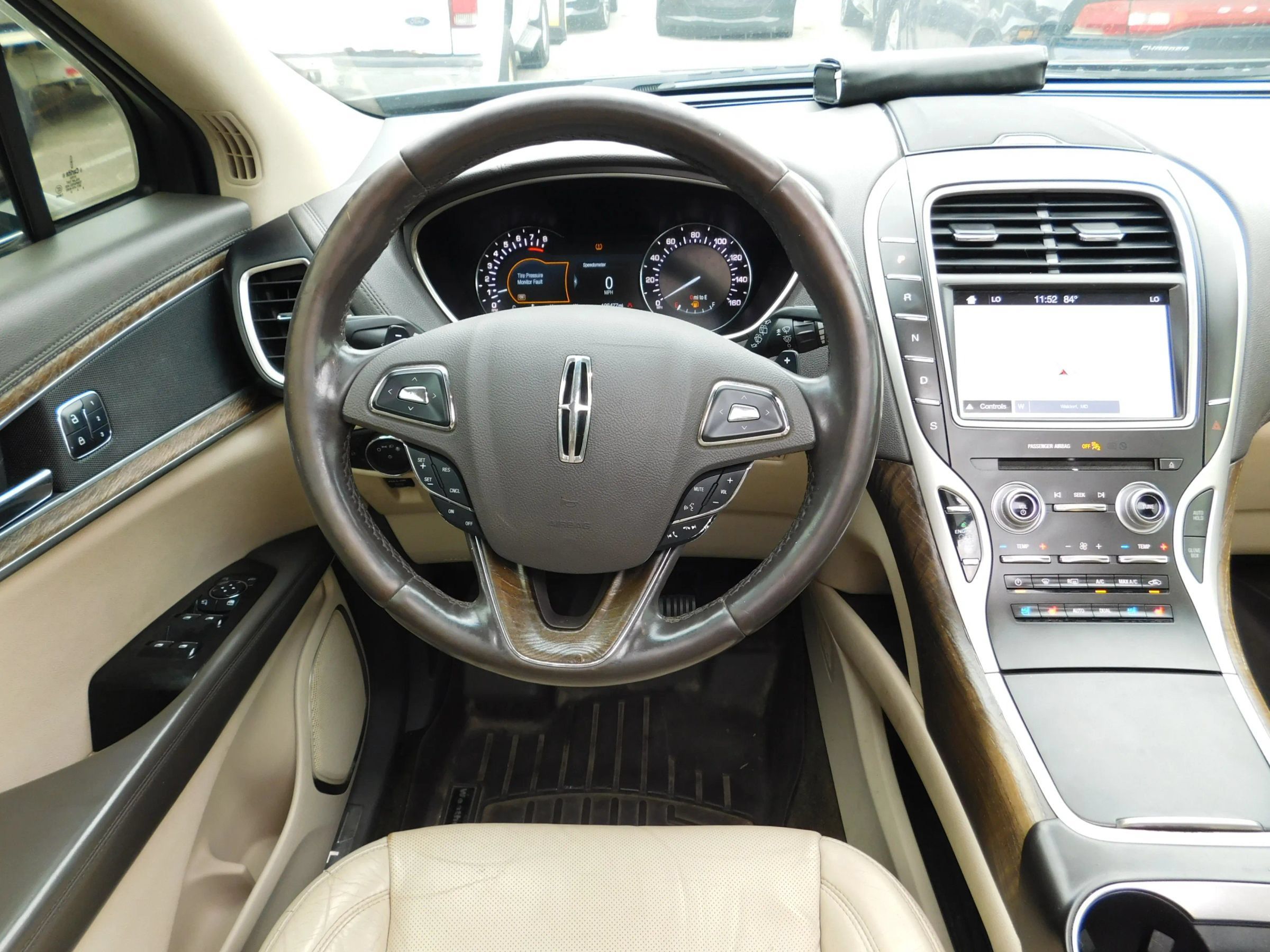 Used 2017 Lincoln MKX Reserve w/ Lincoln MKX Climate Package FWD image 13