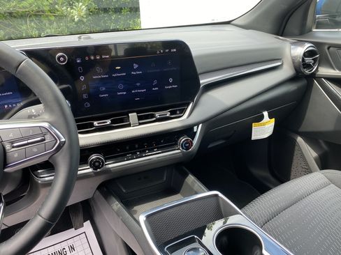 Used 2026 Chevrolet Equinox LT w/ Safety and Technology Package FWD image 23