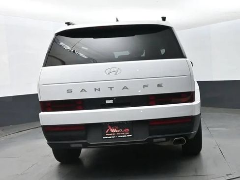Used 2025 Hyundai Santa Fe SEL FWD image 8