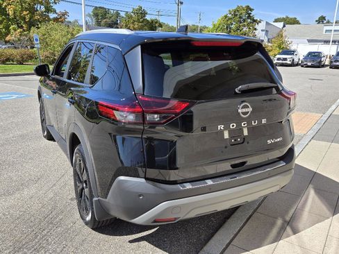 Used 2023 Nissan Rogue SV w/ SV Premium B Package image 14
