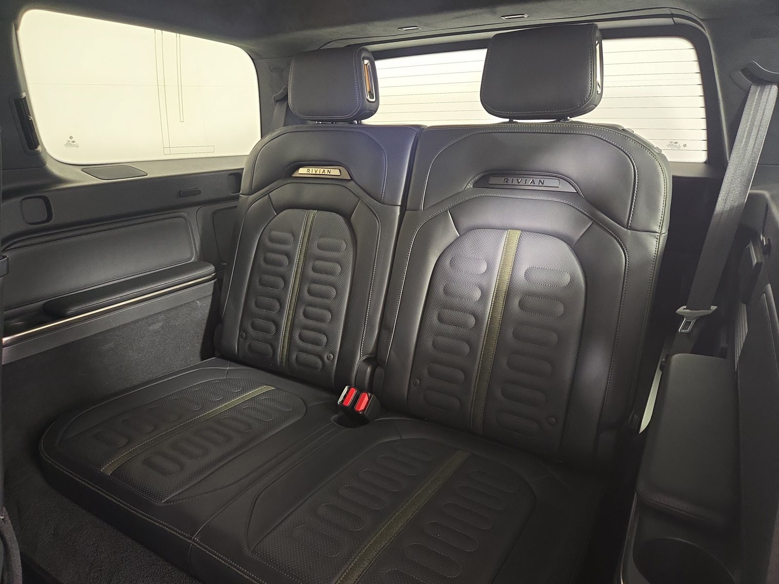 Used 2022 Rivian R1S Launch Edition Quad AWD/4WD image 22