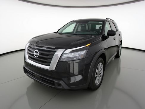 Used 2025 Nissan Pathfinder SV image 3