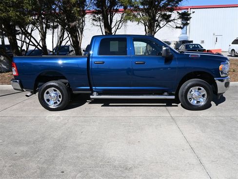 Used 2024 RAM 2500 Tradesman w/ Chrome Appearance Group image 32