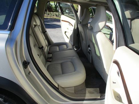 Used 2013 Volvo XC70 3.2 image 25