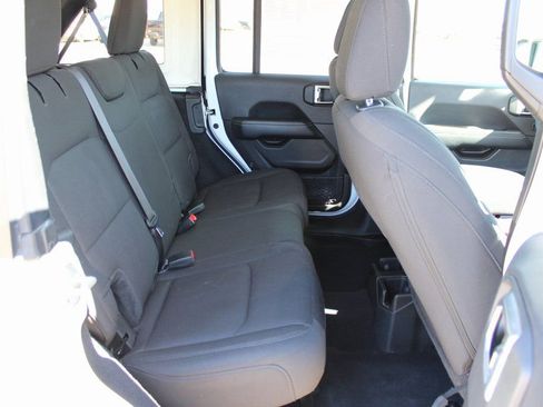 Used 2023 Jeep Wrangler Sahara image 9