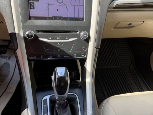 Used 2013 Ford Fusion SE FWD image 14
