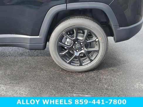 New 2026 Jeep Compass Latitude image 9