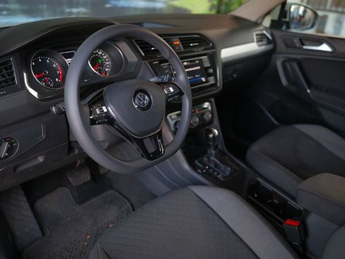 Used 2020 Volkswagen Tiguan S image 14