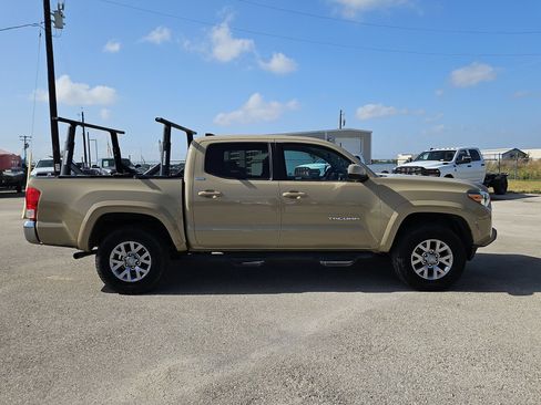 Used 2017 Toyota Tacoma SR5 w/ Tow Package AWD/4WD image 2