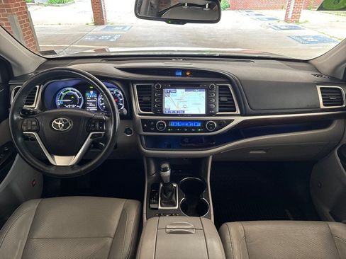Used 2016 Toyota Highlander Limited Platinum AWD/4WD image 17
