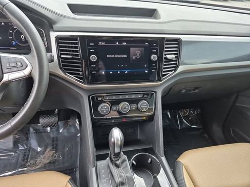 Used 2023 Volkswagen Atlas Cross Sport SE w/ Panoramic Sunroof Package image 15