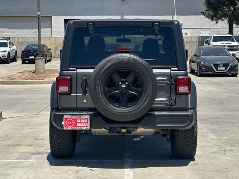 Used 2018 Jeep Wrangler Sport AWD/4WD image 8
