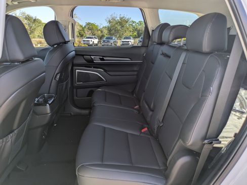 New 2025 Kia Telluride LX image 16