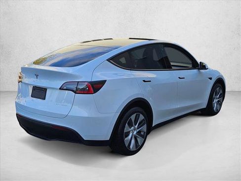 Used 2021 Tesla Model Y Long Range image 5