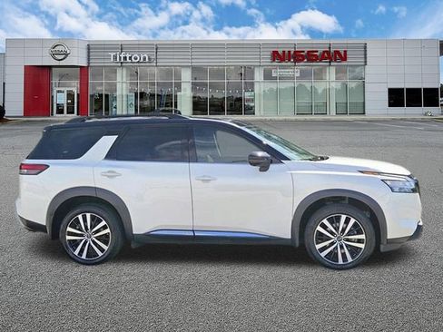 Certified 2023 Nissan Pathfinder Platinum AWD/4WD image 3