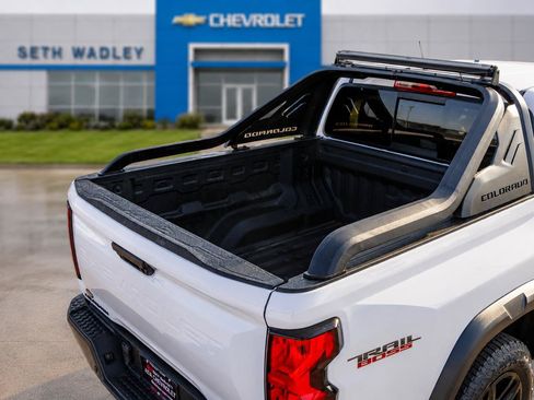 New 2025 Chevrolet Colorado Trail Boss w/ Midnight Edition AWD/4WD image 9