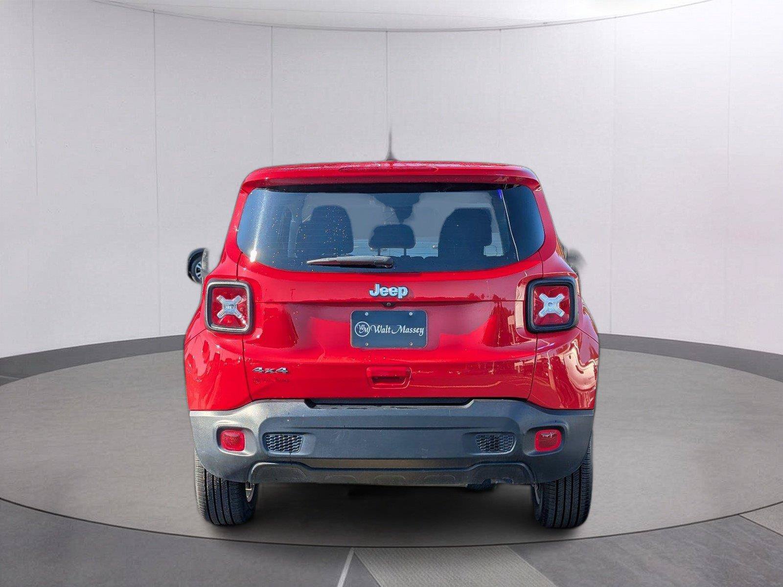 Used 2023 Jeep Renegade Latitude AWD/4WD image 4