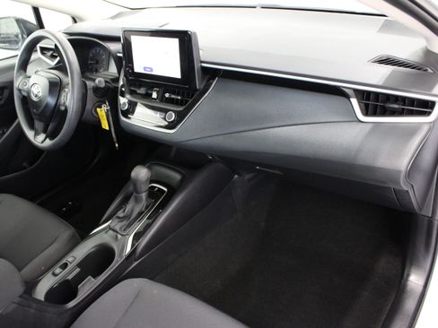 Used 2025 Toyota Corolla LE FWD image 31