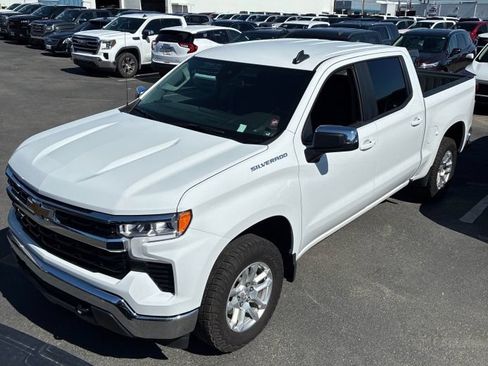 Used 2023 Chevrolet Silverado 1500 LT AWD/4WD image 2