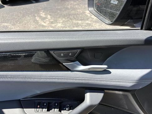 Used 2025 Volkswagen Tiguan SE R-Line image 12