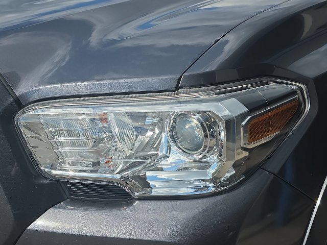 Used 2021 Toyota Tacoma SR5 w/ SR5 Appearance Package (SM) RWD image 30