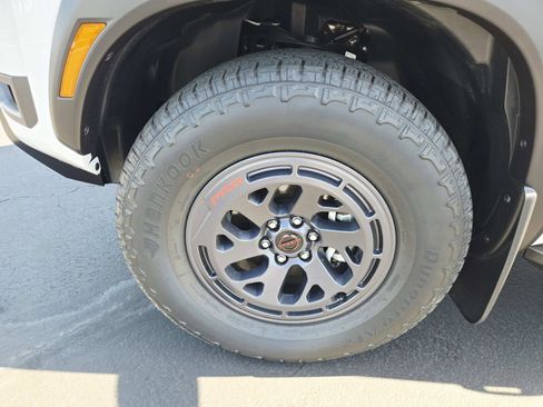 Used 2025 Nissan Frontier PRO-4X w/ Pro Convenience Package image 19