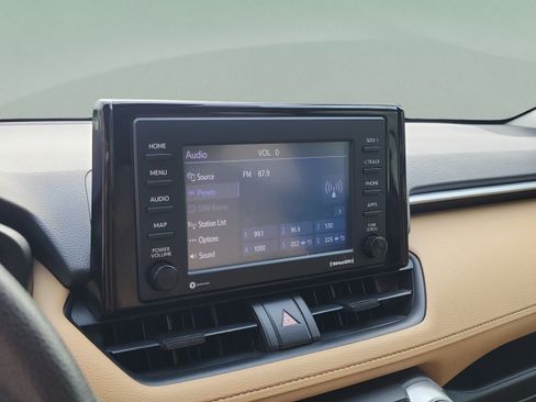 Used 2021 Toyota RAV4 XLE w/ Convenience Package FWD image 17
