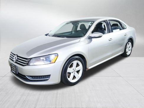 Used 2012 Volkswagen Passat 2.5 SE FWD image 3