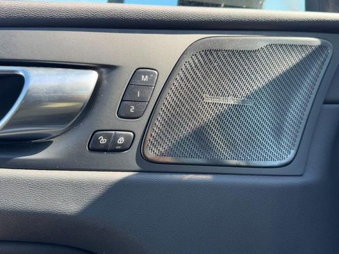 Used 2023 Volvo XC60 T8 Ultimate w/ Climate Package image 17