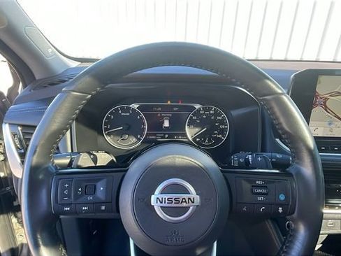 Used 2021 Nissan Rogue SL w/ Premium Package image 16