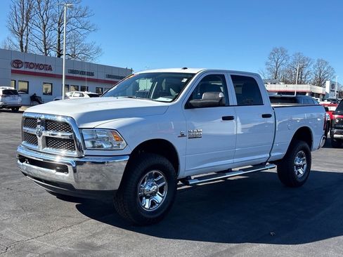 Used 2018 RAM 2500 Tradesman w/ Chrome Appearance Group image 4